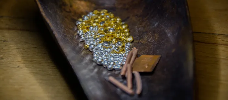 Stefan Schröder - Goldschmiedemeister bei der Arbeit