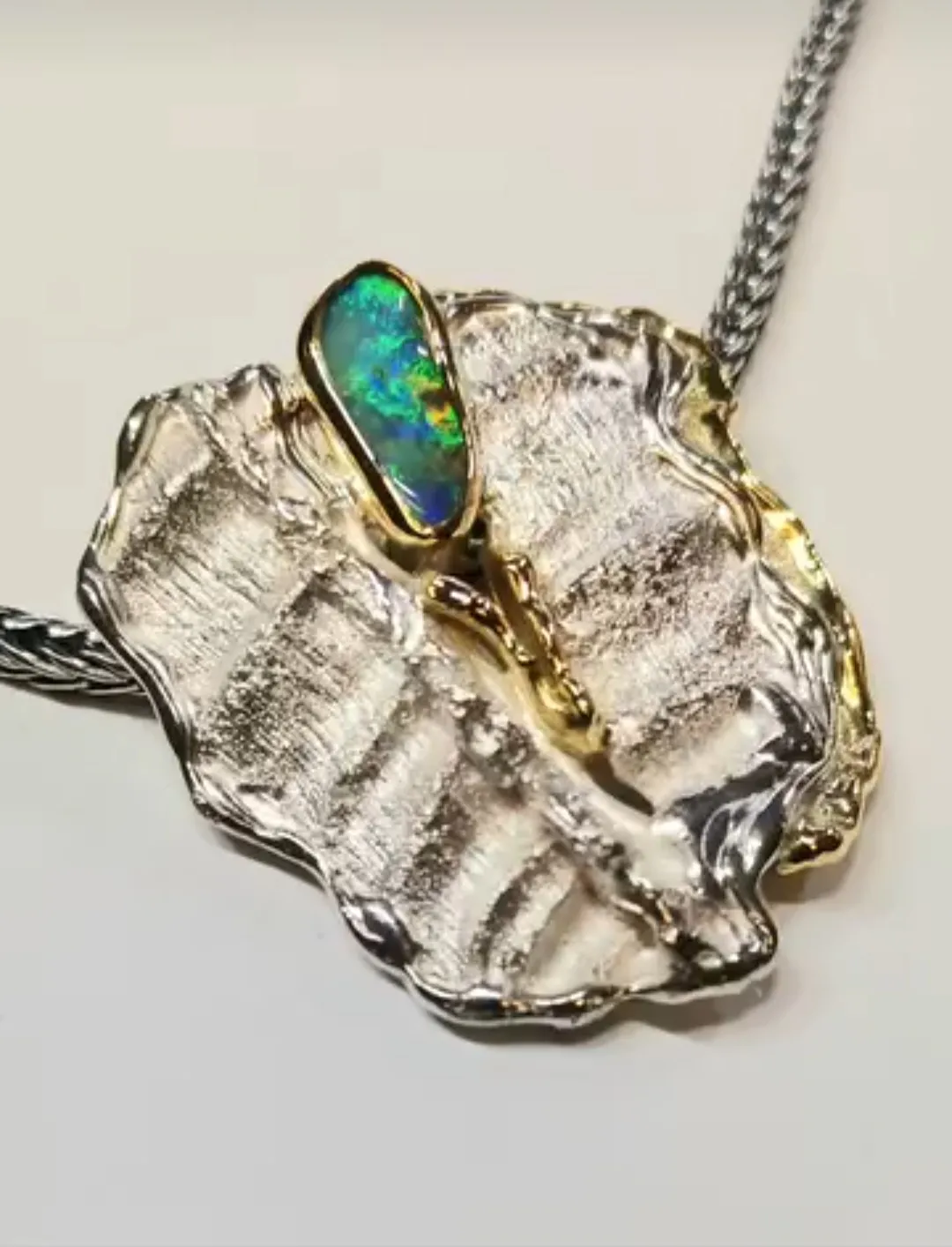 Anhänger mit Opal